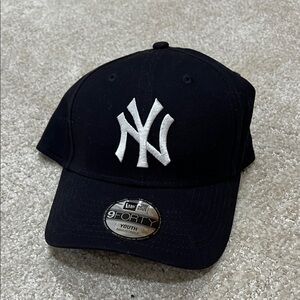 NWT Youth NY Yankee Hat